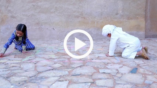 Kids drawing with chalk on the floor