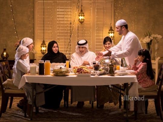 Father inviting family |-