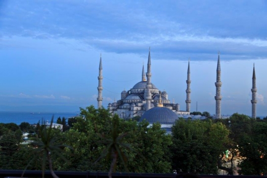 huge mosque in istanbul