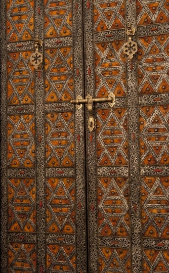 Sealed oriental door