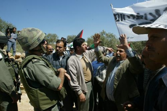 Palestinians demonstrate again