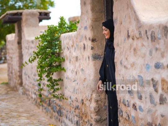 Arabic woman at the door|-