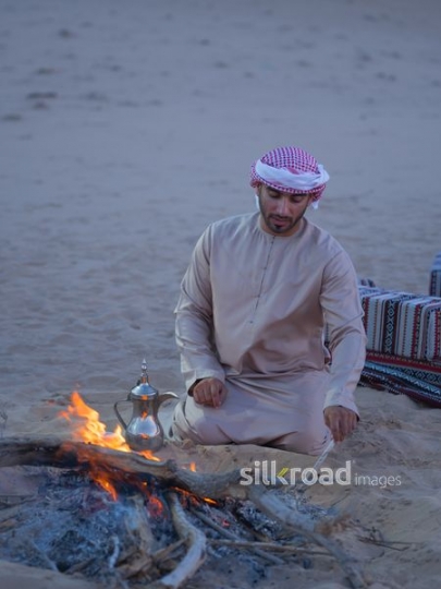 Man making arabic coffee