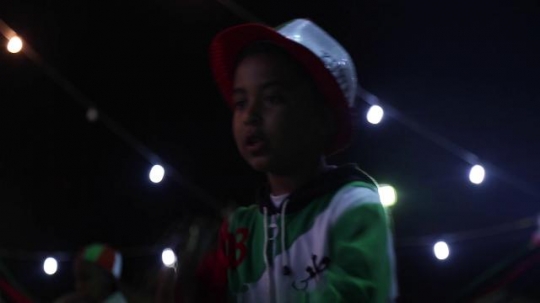 Kids Jumping|-