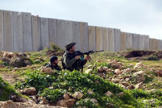 israeli soldiers shoot