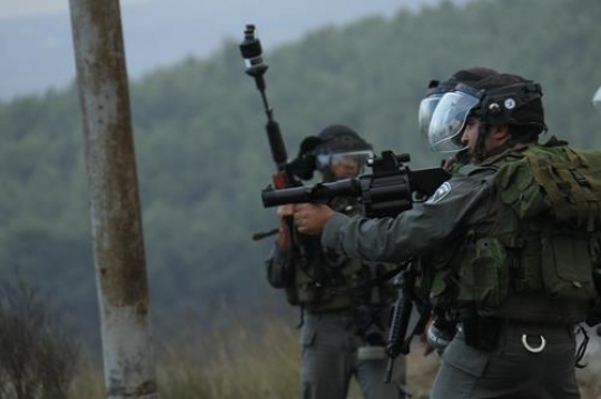 israeli soldiers shoot