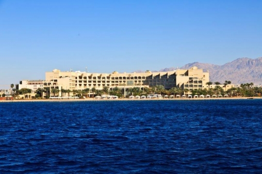 fancy hotel in aqaba