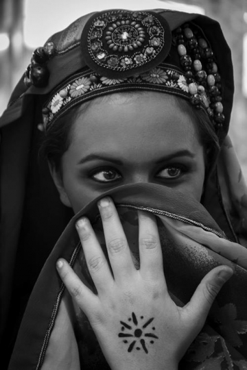 bedouin woman traditionally dresse