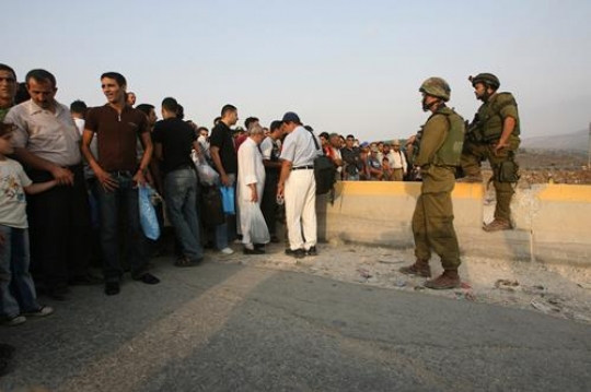 Palestinians at Israeli military checkpoint