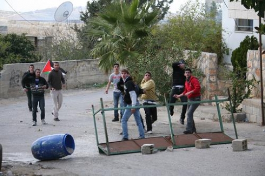 Palestinian youth fighting