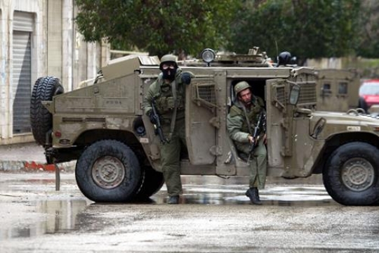 military vehicle 